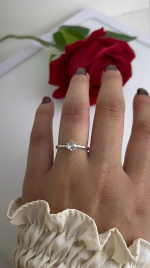 Solitário minimalista T 18 07